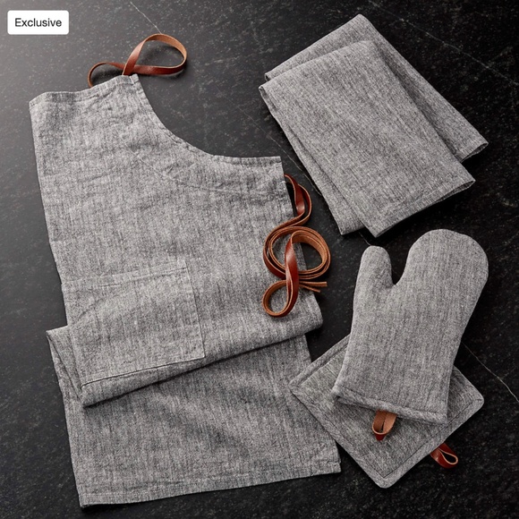 CRATE&BARREL Chambray Organic Cotton Oven Mitts, Set of 2 - Picture 6 of 6